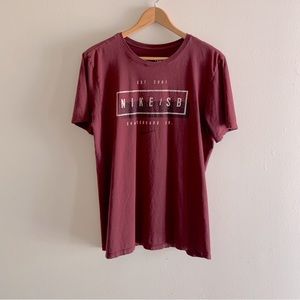 Vintage Nike SB Skateboard T-Shirt Crew Neck Casual Swoosh Size Medium Burgundy